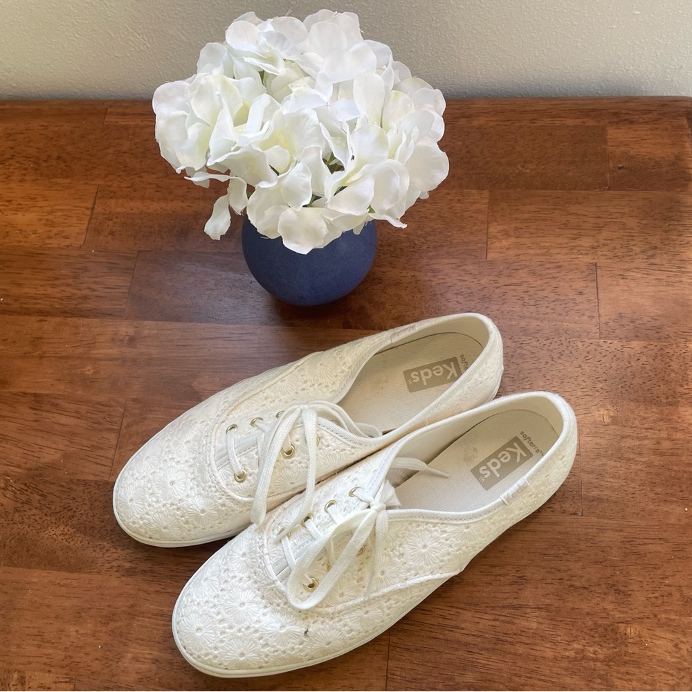 Keds White Lace Sneakers Vintage-Inspired - Picture 2 of 4